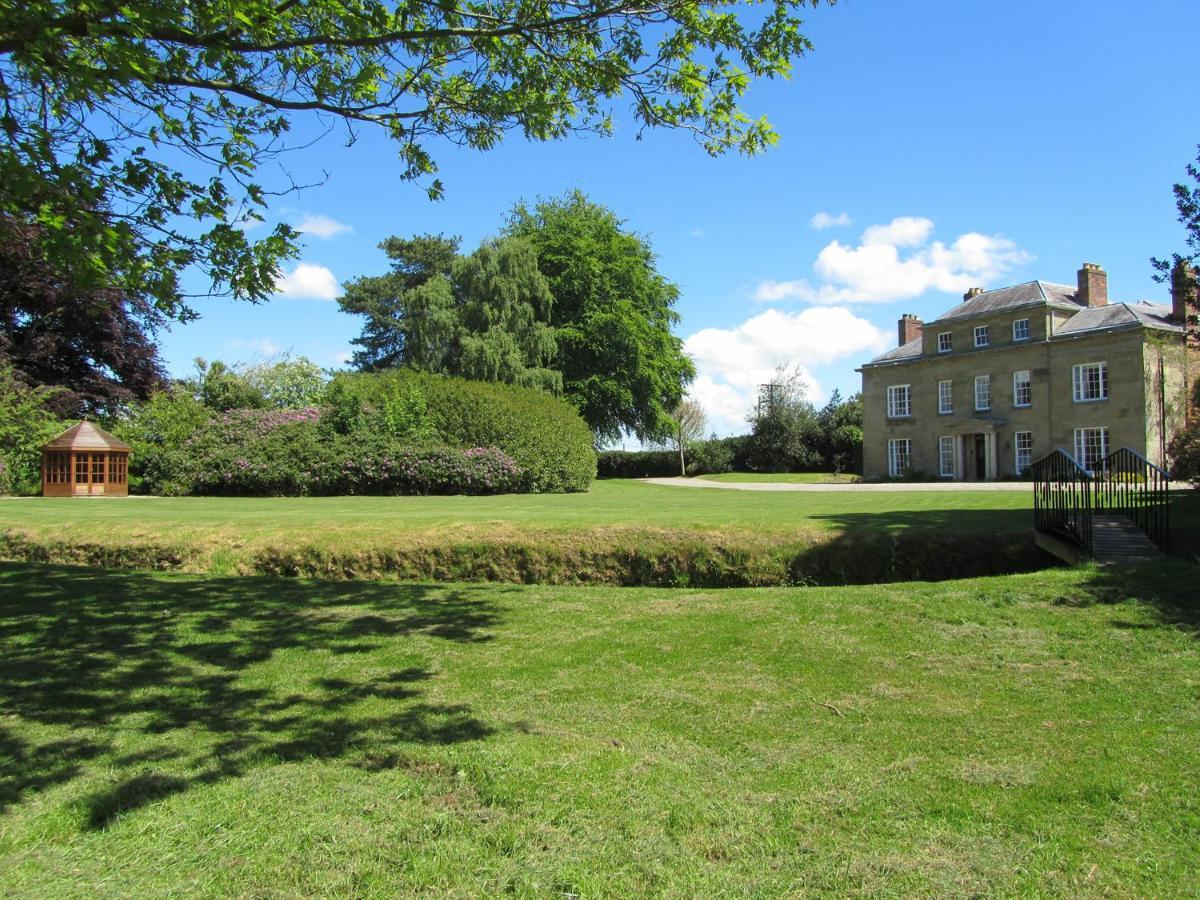 Plas Yolyn Villa Ifton Heath Exterior photo